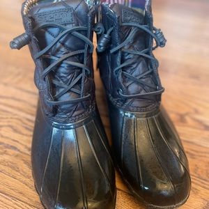 Woman’s Sperry duck boots